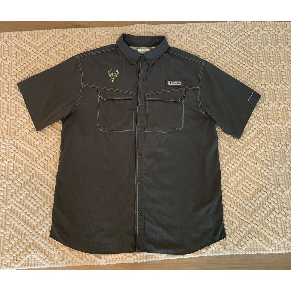 Columbia Mens PFG Short Sleeve Shirt Milwaukee Bucks Size Large